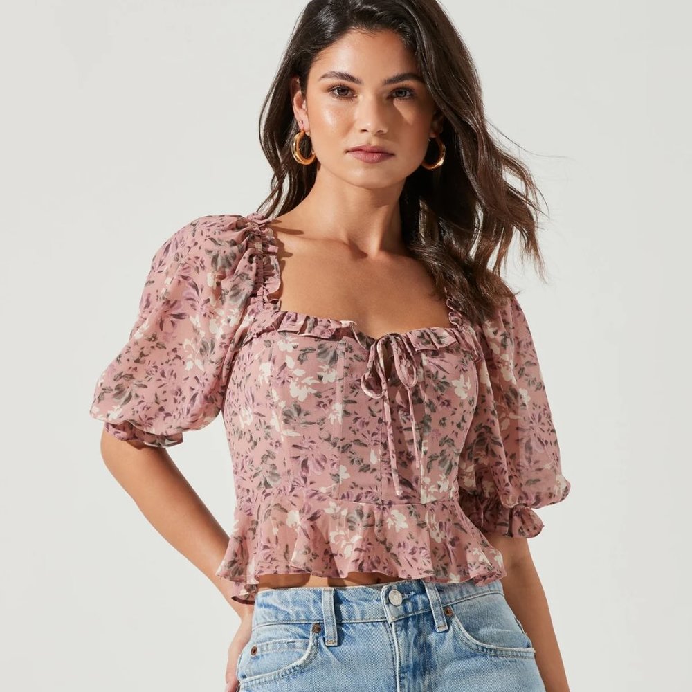 NWOT ASTR The Label Romantic Floral Peplum Top Blouse Blush Mauve XS